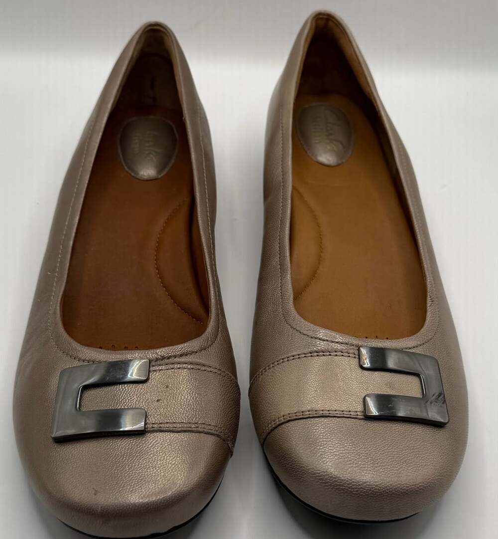 Clarks Artisan Flats Size 10M Gold Metallic Leather Buckle Wedge